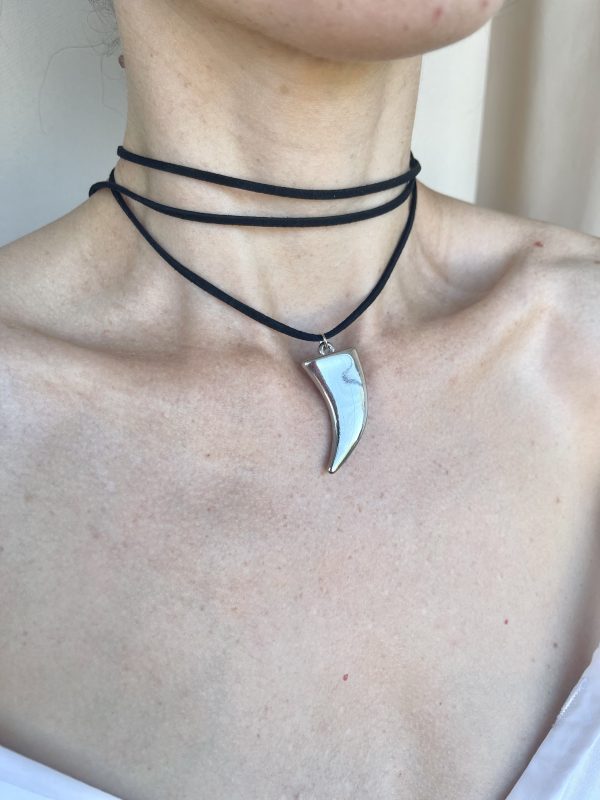 Choker Largo Diente Plateado Negro